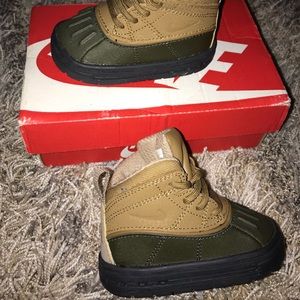 ACG NIKE BOOTS SIZE 4c